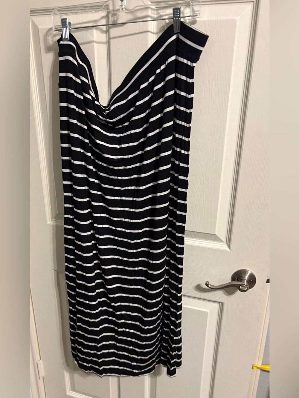 184- NWT Apt. 9 Black and White Striped skirt